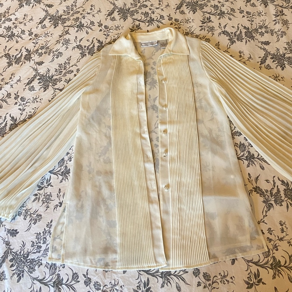 Simonton Says Vintage pearl button down women’s size XS long sleeve blouse